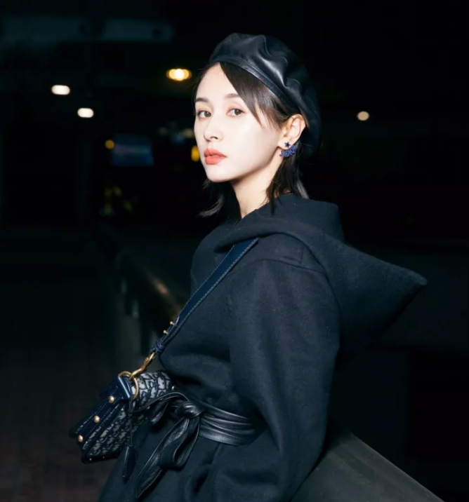 今年秋冬最chic！原來短發(fā)和帽子這么配?。? border=