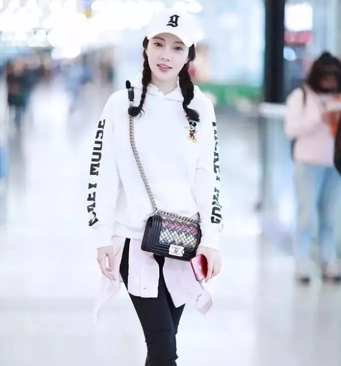 今年秋冬最chic！原來短發(fā)和帽子這么配?。? border=