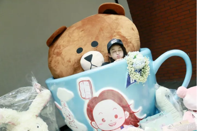 今年秋冬最chic！原來短發(fā)和帽子這么配??！