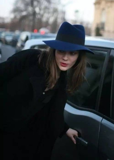 秋冬就得學(xué)會帽子搭配 秋冬就得學(xué)會帽子搭配